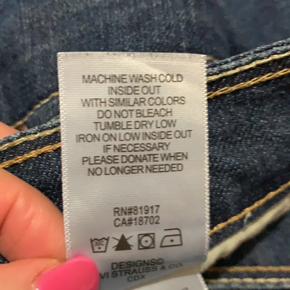Levi’s midi jean shorts - Picture 6 of 8